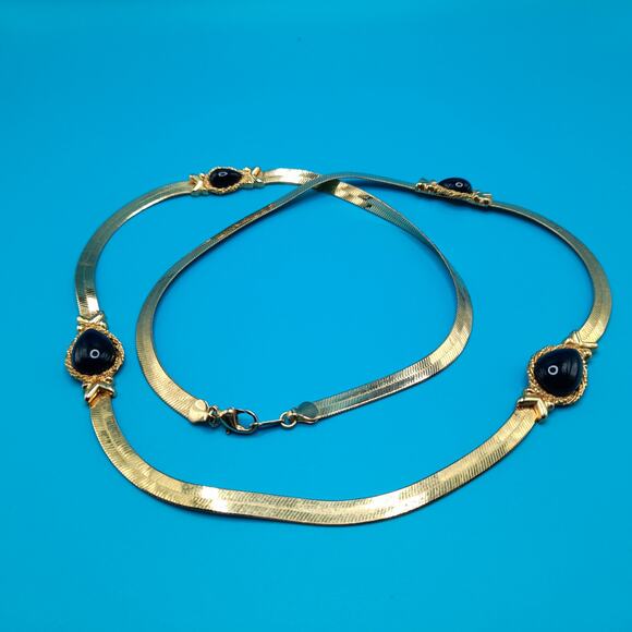 Vintage Herringbone Chain Necklace, Black Teardrop Cabochons, Vintage Jewelry - Picture 6 of 11